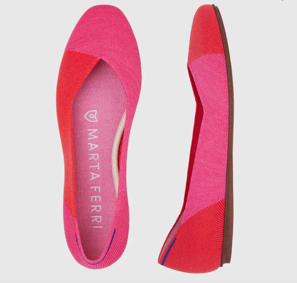 A pair of two toned women's shoes flats