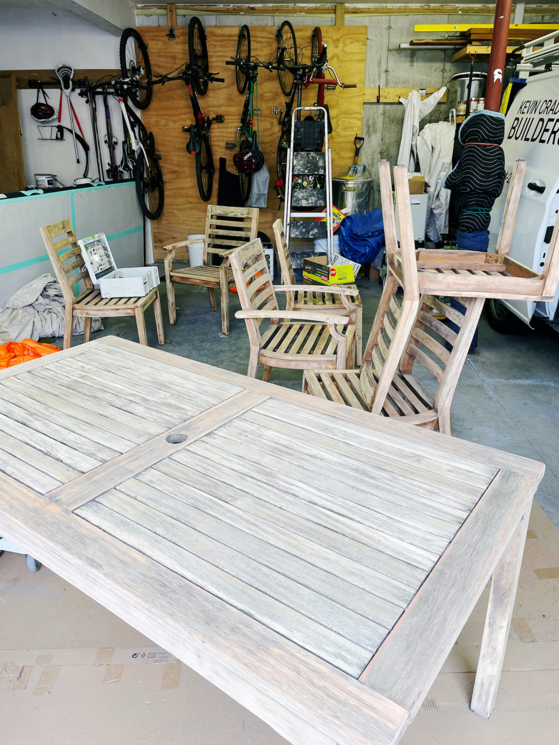 How to Paint Outdoor Wood Furniture | whitneysowles.com